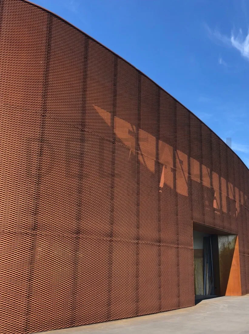 Edificio rivestito in corten